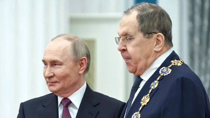Зеленский ҳокимиятда экан, Россия Украина билан тинчлик шартномасини имзоламайди