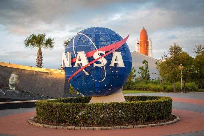 NASA Хитой фуқароларига ишлашни тақиқлайди