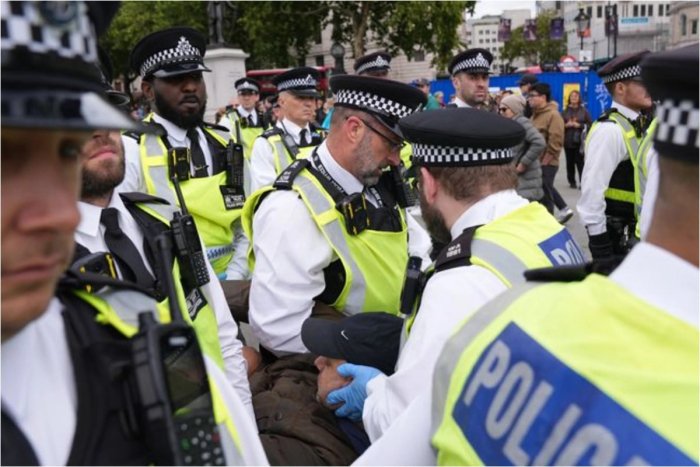 Manchesterda yahudiylar cherkoviga hujum qilgan olti nafar shaxs qo‘lga olindi
