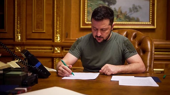 Зеленский мамлакатнинг яна конвенциядан чиқиши тўғрисидаги фармонни имзолади