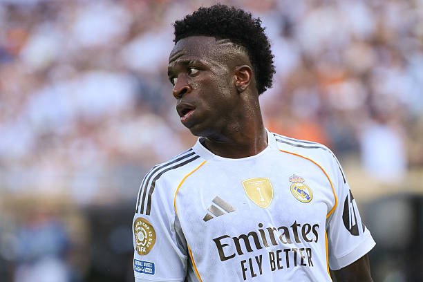 "Real Madrid" Vinisius Juniorni sotib yuborishga tayyor