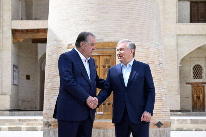 Shavkat Mirziyoyev va Imomali Rahmon Buxorodagi tarixiy majmualarni ziyorat qildi