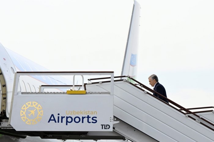 Шавкат Мирзиёев Фарғона халқаро аэропортини ривожлантириш концепцияси билан танишди ва шу билан Фарғона вилоятига ташриф якунлаб, давлатимиз раҳбари Тошкентга қайтиб келди