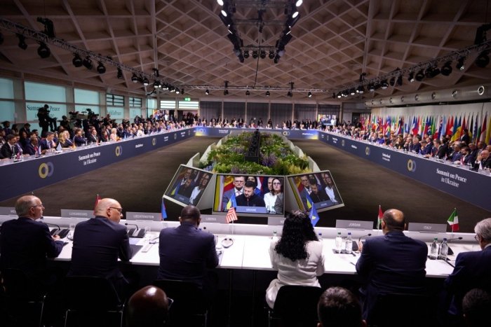 Нидерландия Бош вазири: Путин бу саммитда бўлиши керак эди