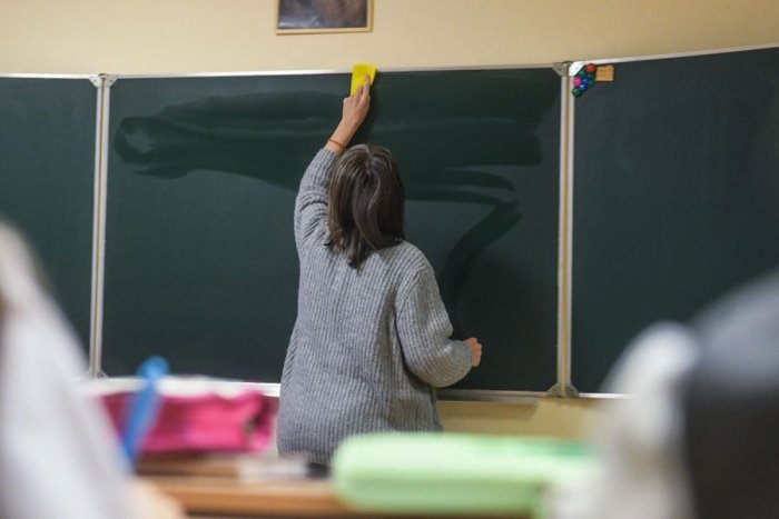 Тошкентда касб касалига чалиниб, меҳнат ҳуқуқлари бузилган ўқитувчига 337 млн сўм ундириб берилди