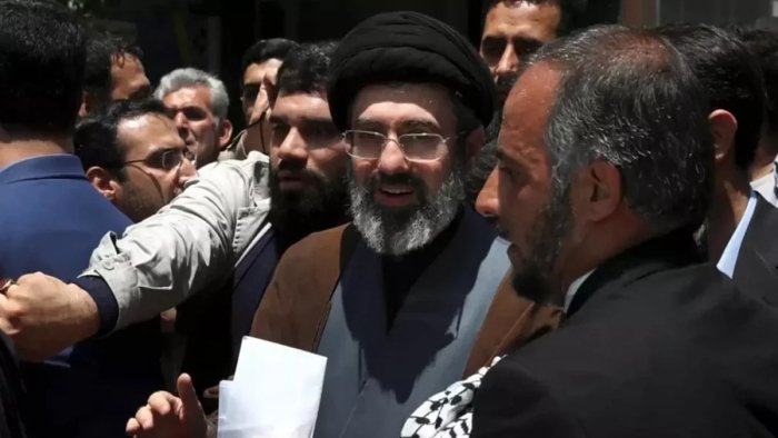 Эрон Экспертлар Кенгаши Хоменейни республиканинг Олий Раҳбари этиб сайлади