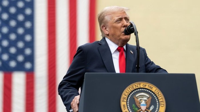 Tramp Kiyevga yordam berish o‘rniga amerikalik keksalarga yordam bermoqda