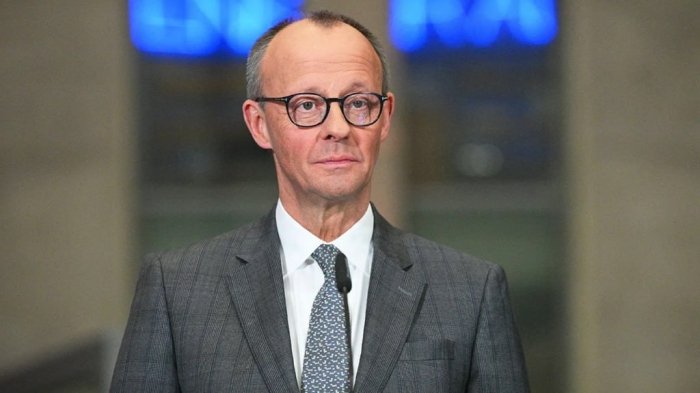 Fridrix Mers GFR manfaatlarini ko‘zlab 9 may kuni Moskvaga tashrif buyurishi va Putin bilan uchrashishi maqsadga muvofiq  —  Berliner Zeitung