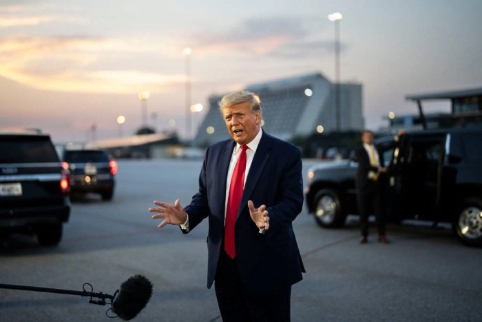 Уйқучи Байдeн автоперо ёрдамида имзолаган ҳар қандай ҳужжат бекор қилинади