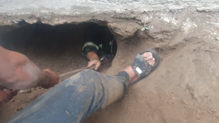 Namanganda hojatxonaga tushib ketgan bola qutqarildi