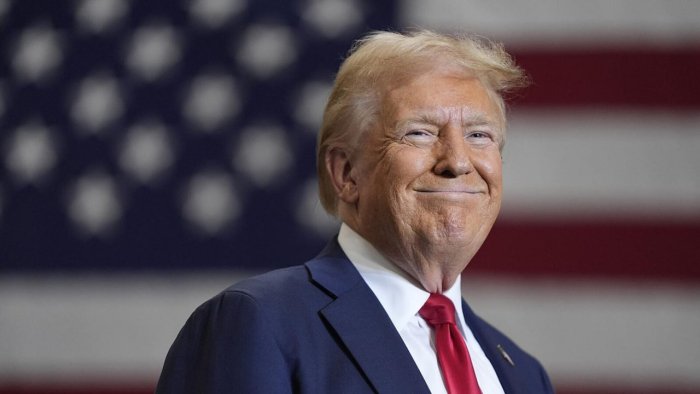 Флорида суди Трампнинг IRSга қарши ишини қайта кўриб чиқди