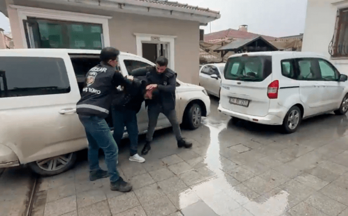 Истанбулда полицияга ҳужум қилинди