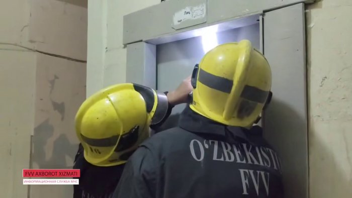 Юнусободда лифтда қулфланиб қолган одамлар чиқариб олинди