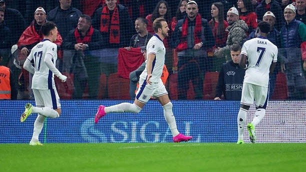 Xarri Keyn afsonaviy Peleni ortda qoldirdi