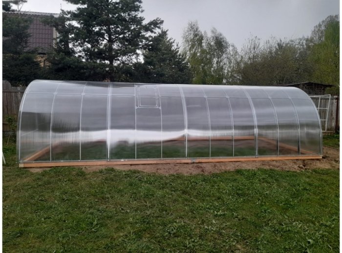 O‘zFA olimlari tutunsiz va mazutsiz issiqxona loyihasini taqdim qilmoqda