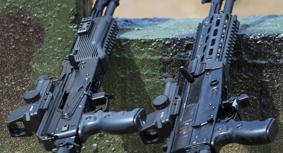 Тожикистон расмийлари оддий аҳолига қурол тарқатаётгани айтилди