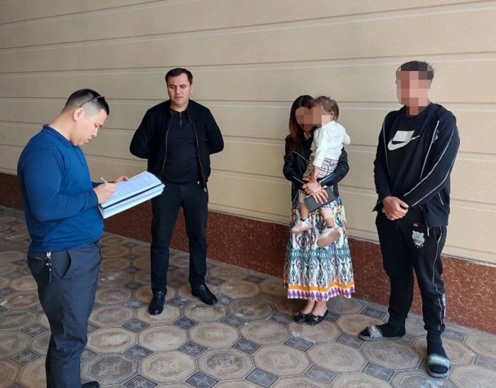 4 yoshli bola onasi tarbiyasiga olib berildi