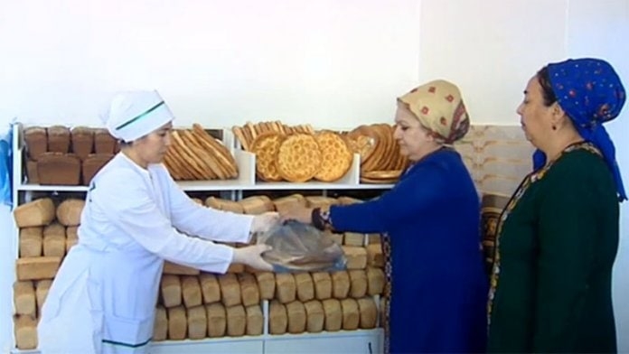 Turkmanistonda belgilangan me’yordan ortiq non sotib olganlik uchun 15 sutka qamoq jazosi qo‘llaniladi