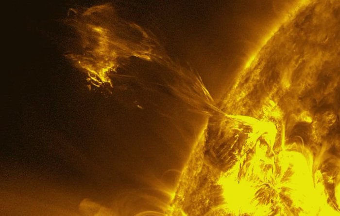 Қуёш сўнгги ойларда энг кучли чақнашни бошдан кечирди