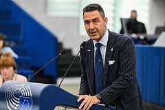 Европа Парламенти депутати Украинага ёрдамни бефойда деб атади ва музокараларга чақирди