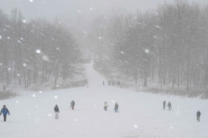 АҚШда қор бўрони оқибатида 30 киши ҳалок бўлди