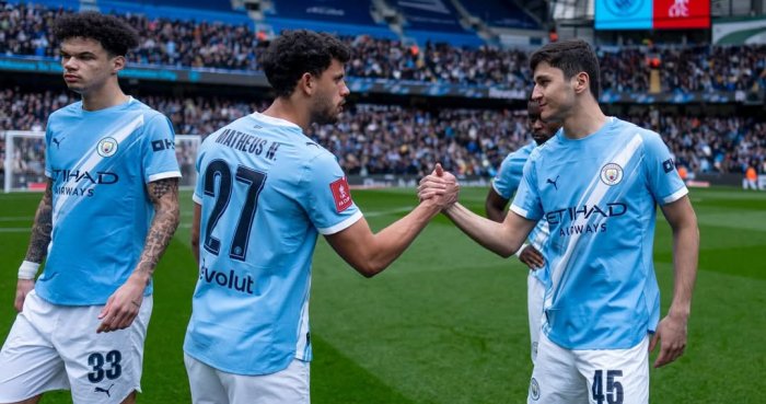 Гвардиола ҳимоячисининг ўйинидан ҳайратда: «У дунёнинг энг яхшиларидан бирига айланмоқда»