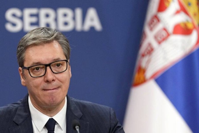 Moskvadagi paradga ketayotgan Vuchichning samolyoti favqulodda qo‘ndi