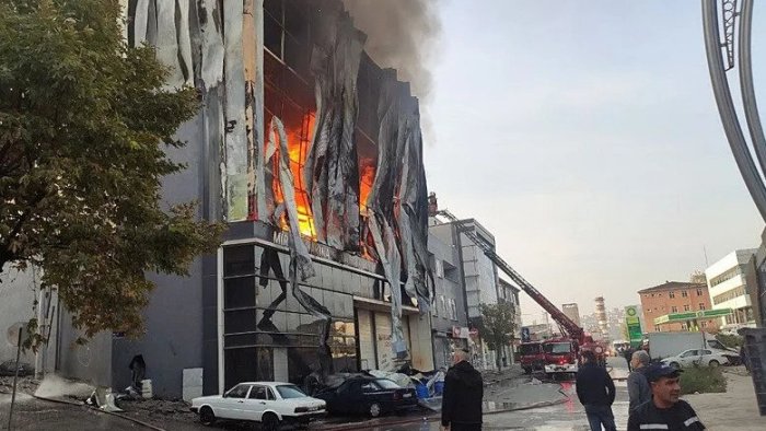 Туркиядаги парфюмерия заводида ёнғин: 7 киши ҳалок бўлди