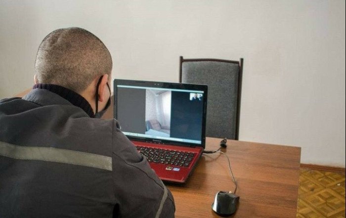 Mahkumlarga masofali video-uchrashuvdan foydalanish huquqi beriladi