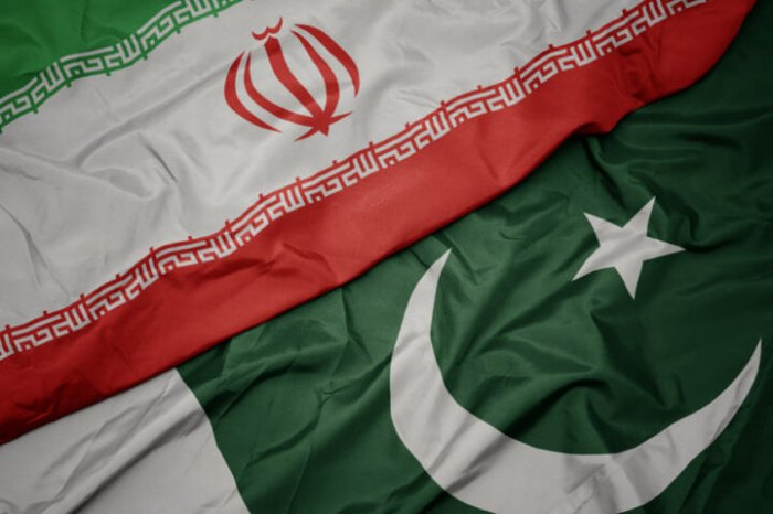 Eron va Pokiston 12 ta hamkorlik hujjatini imzoladi