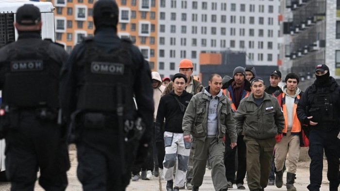 Rossiyada migrantlar o‘rtasida sodir etilgan jinoyatlar soni yil boshidan buyon 15 foizga oshgan