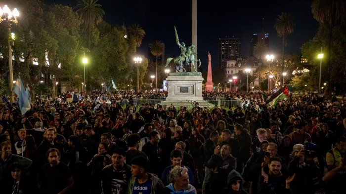 Argentinada norozilik namoyishlaridan so‘ng pensiya miqdori oshiriladigan bo‘ldi