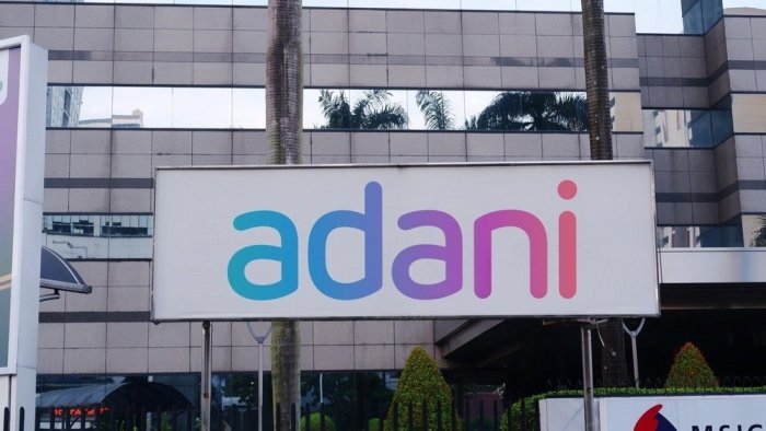 Adani Group AQShdagi korrupsiya ayblovlari tufayli qariyb 55 milliard dollar yo‘qotdi