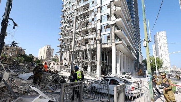 Теҳронда Исроил ҳужумида ҳалок бўлган икки тиббиёт ходими билан видолашилди