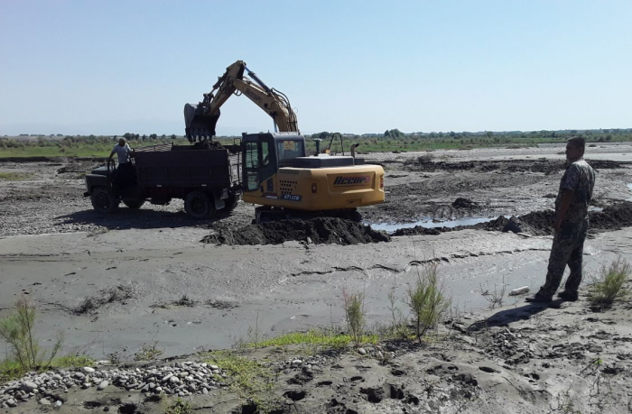 Қум-шағал аралашмасини қазиб олган ҳуқуқбузар 6 600 000 сўм миқдорида жаримага тортилди