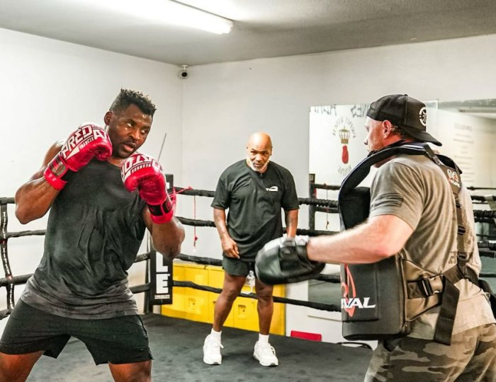 «Odamlar tushunmayapti» - Frensis Ngannou boks afsonasi bilan mashg‘ulotdan so‘ng Jeyk Pol va Mayk Tayson o‘rtasidagi jangga taxmin bildirdi