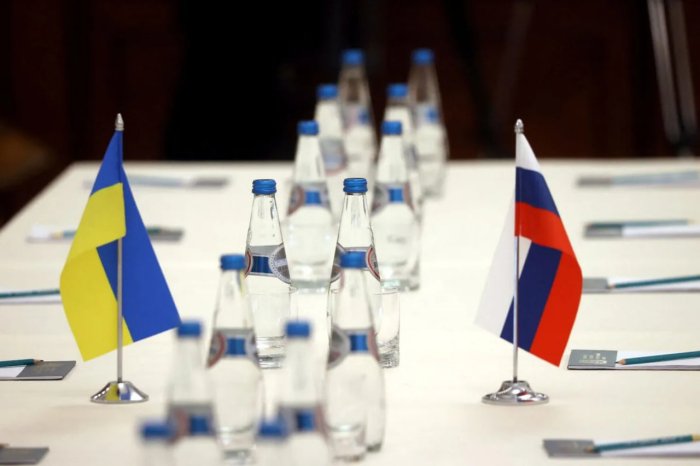 Ким Москва ва Киев ўртасидаги музокараларни чўзмоқда?