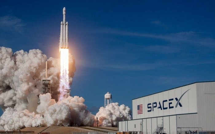 Oq uy SpaceX bilan tuzilgan hukumat shartnomalarini ko‘rib chiqmoqda