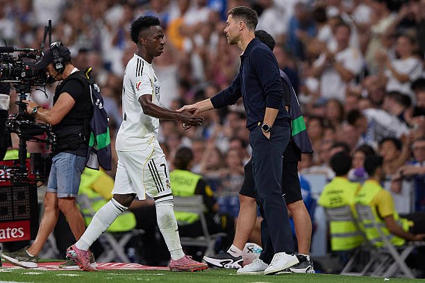 "Real" rahbariyati Alonso va Vinisius o‘rtasidagi munosabatlardan xavotirda