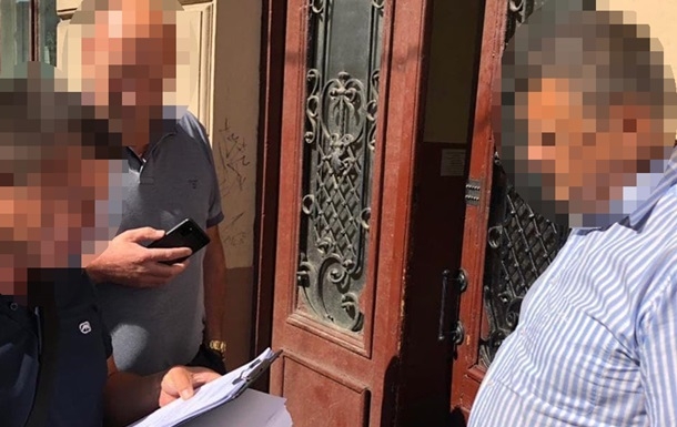 Милиция ходими уч йилдан ортиқ вақт ишга бормасдан маош ва бонуслар олиб келгани маълум бўлди