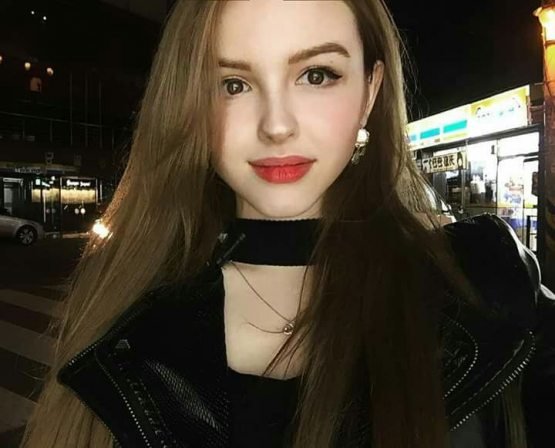 O‘zbekistonlik maftunkor model koreys tilida qo‘shiq kuyladi – video