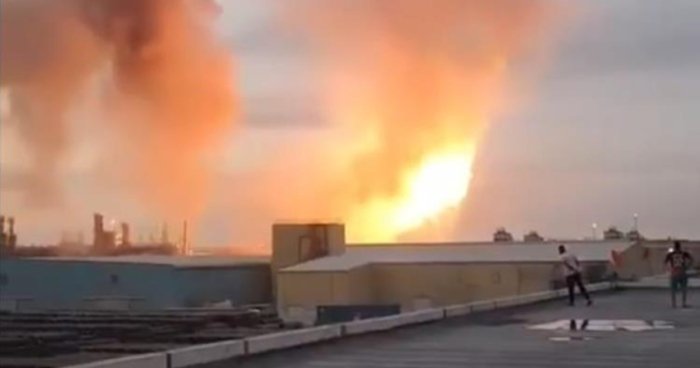 Баҳрайнда йирик нефтни қайта ишлаш заводи ёниб кетди
