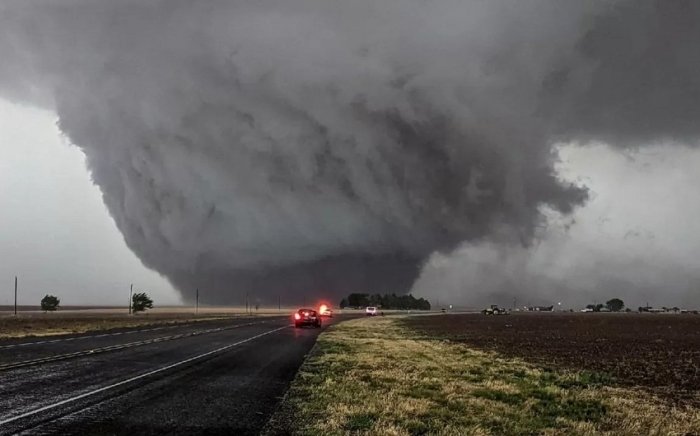 AQShda tornado va bo‘ronlar 16 kishining hayotiga zomin bo‘ldi