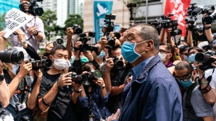 Reuters: Honkong sudi muxolif media-magnat Jimmi Layni aybdor deb topdi