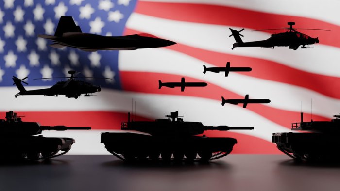 АҚШ ҳарбийлари Тинч океанида наркотрафикда гумонланган кемага зарба берди