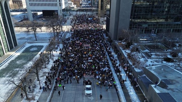 Миннеаполисда иммиграция агентлари Алекс Преттини отиб ўлдирганидан сўнг норозилик намойиши бўлиб ўтди