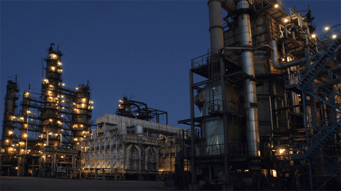 Яна бир йирик Россия нефтни қайта ишлаш заводи дрон ҳужуми сабаб тўхтади