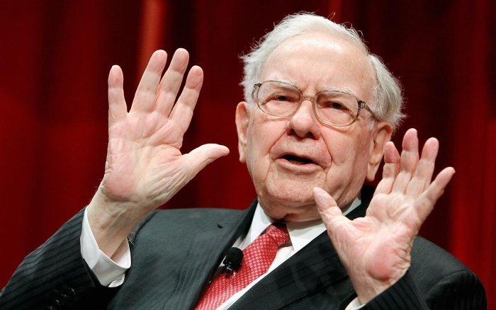 Миллардер Уоррен Баффет Berkshire Hathaway инвестиция ҳолдингининг раҳбари лавозимидан кетишини эълон қилди