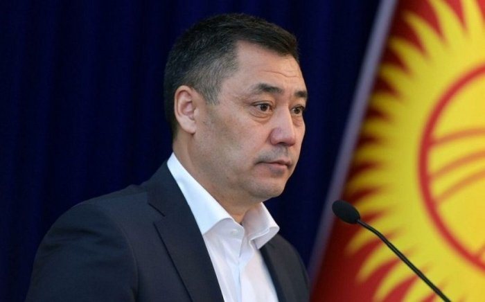 Амалдаги президент давлатнинг собиқ раҳбарини кечирди