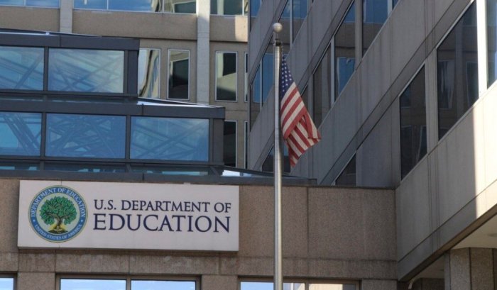 АҚШ Олий суди Трамп маъмуриятининг Таълим вазирлигини тугатиш борасидаги ҳаракатларига қўйилган тақиқни бекор қилди — ABC News 
